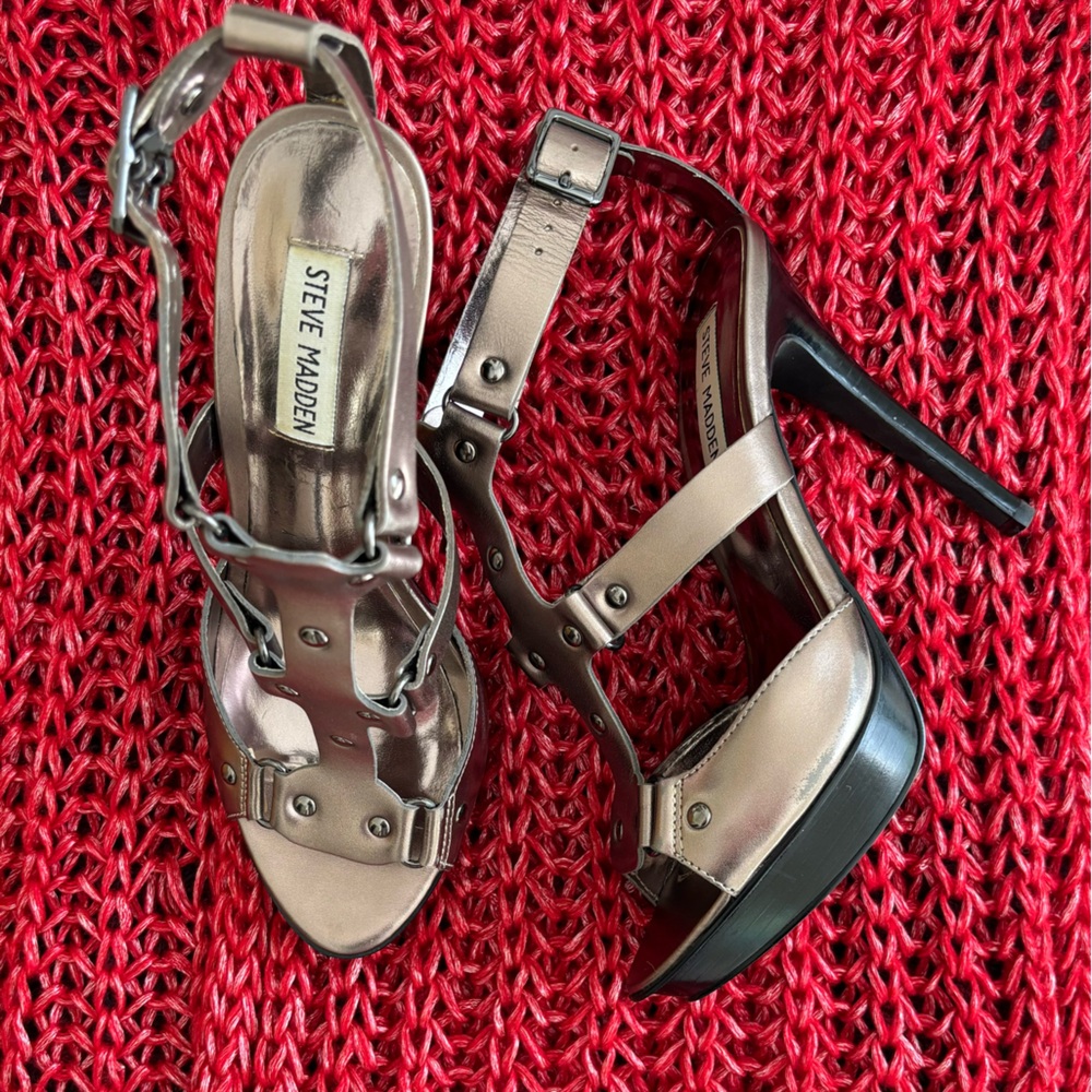 Steve Madden gorgeous gladiator heels